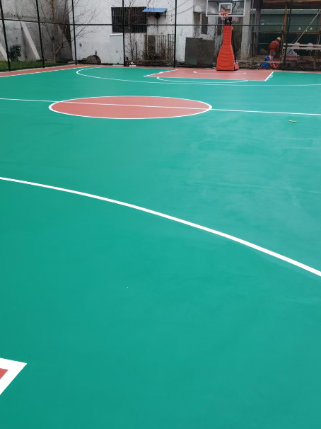 东辽 球场长期使用易出现地面开裂